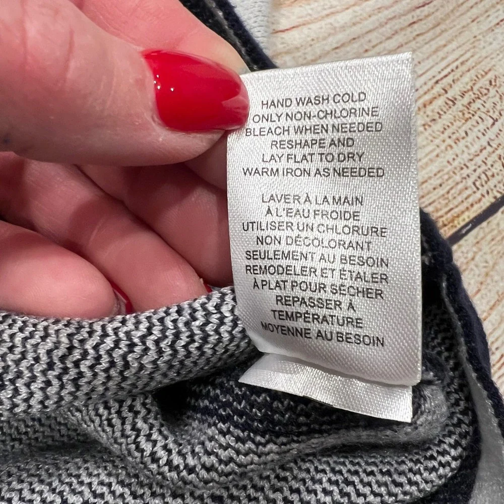 TAHARI Women Black White Abstract‎ Print Crew Neck Sweater Top Size Small - Picture 4 of 7